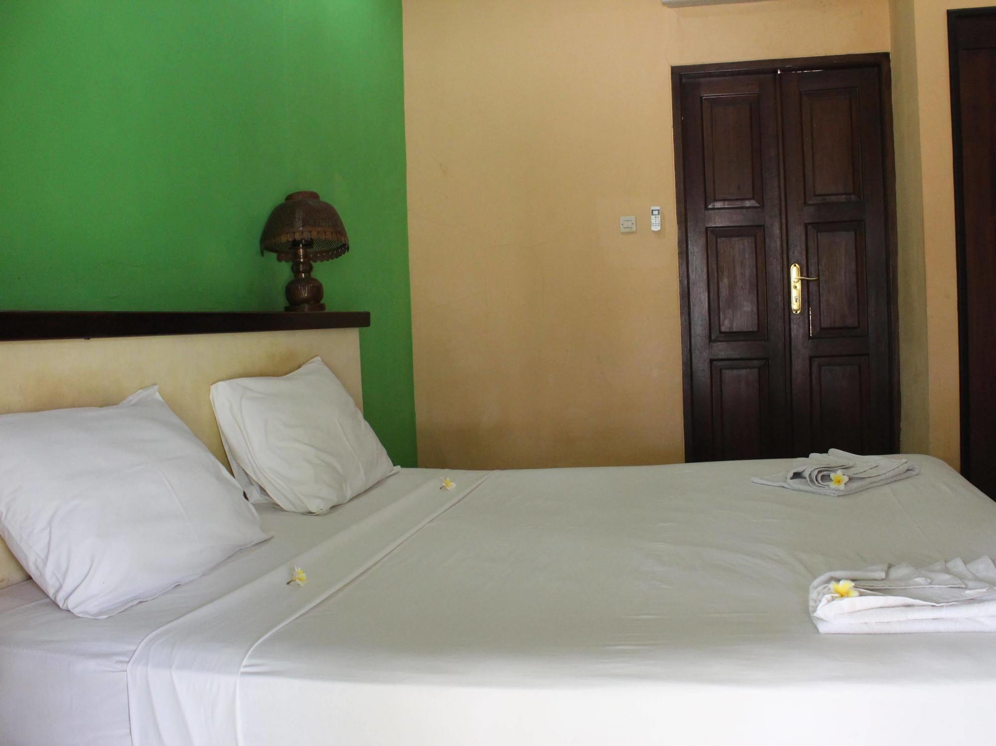 Tastura Beach Hotel Kuta  Extérieur photo